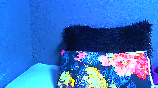Snapshot of SMALLBOOBSXX chatting on 4, 7, 2026 SMALLBOOBSXX online show from 4, 7, 2026