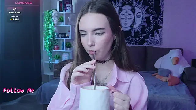 naugghtynikki online show from 21, 10, 2025