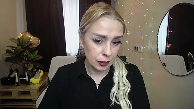 Snapshot of KatrinaCharm chatting on 22, 3, 2025 KatrinaCharm online show from 22, 3, 2025