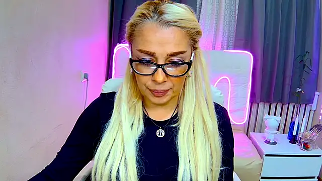 Snapshot of KatrinaCharm chatting on 11, 9, 2025 KatrinaCharm online show from 11, 9, 2025