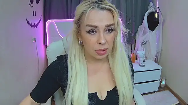 Snapshot of KatrinaCharm chatting on 11, 10, 2025 KatrinaCharm online show from 11, 10, 2025