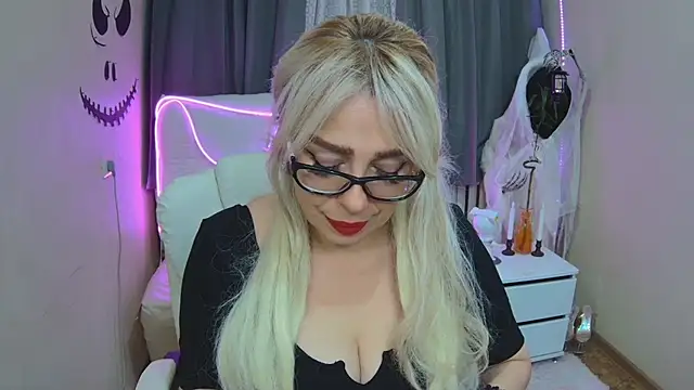 Snapshot of KatrinaCharm chatting on 15, 10, 2025 KatrinaCharm online show from 15, 10, 2025