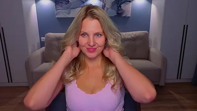 Snapshot of MelanieBennett chatting on 13, 7, 2026 MelanieBennett online show from 13, 7, 2026