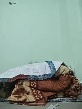 Snapshot of Desi_Bhabi_01 chatting on 15, 12, 2025 Desi Bhabi 01 online show from 15, 12, 2025