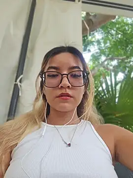 Pretty roxxyy online show from 2, 5, 2026