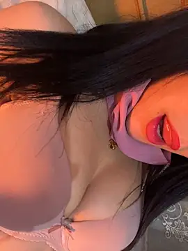 QueenLujaine online show from 5, 3, 2026