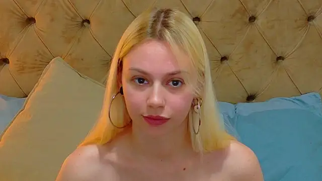 AlessiaCroft online show from 19, 4, 2026
