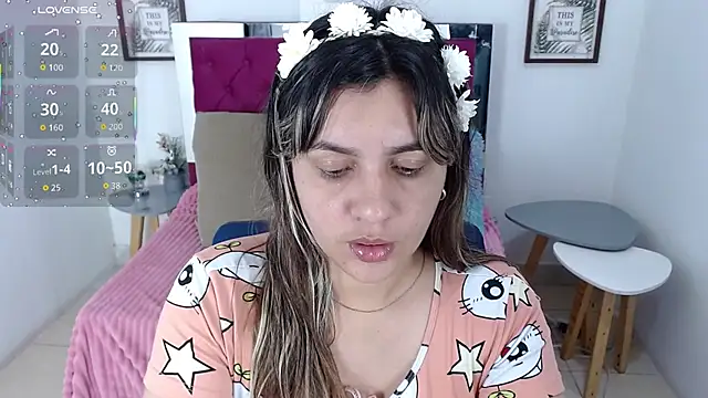 Snapshot of Isa-lox chatting on 13, 10, 2025 Isa-lox online show from 13, 10, 2025