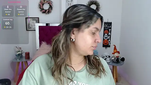 Snapshot of Isa-lox chatting on 16, 10, 2025 Isa-lox online show from 16, 10, 2025