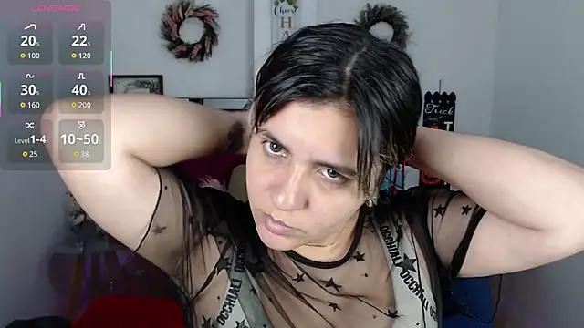 Snapshot of Isa-lox chatting on 17, 10, 2025 Isa-lox online show from 17, 10, 2025