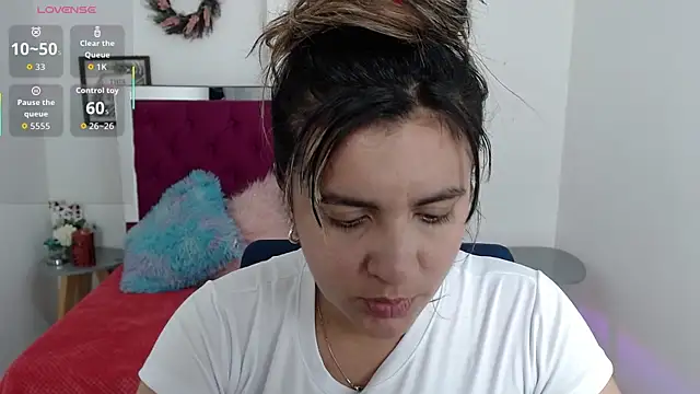 Snapshot of Isa-lox chatting on 4, 11, 2025 Isa-lox online show from 4, 11, 2025