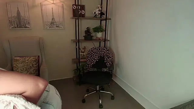  Victoria Collins online show from 17, 6, 2026