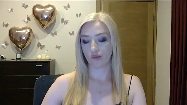 Snapshot of Wild_Silk_Desire chatting on 25, 6, 2026 Wild Silk Desire online show from 25, 6, 2026