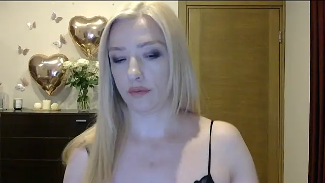 Snapshot of Wild_Silk_Desire chatting on 4, 7, 2026 Wild Silk Desire online show from 4, 7, 2026