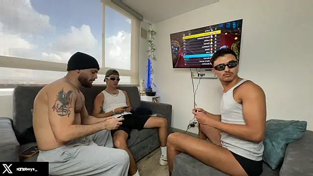 Snapshot of zoneboys chatting on 20, 12, 2025 zoneboys online show from 20, 12, 2025