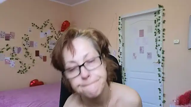Snapshot of Ronda_Roni chatting on 11, 4, 2026 Ronda Roni online show from 11, 4, 2026