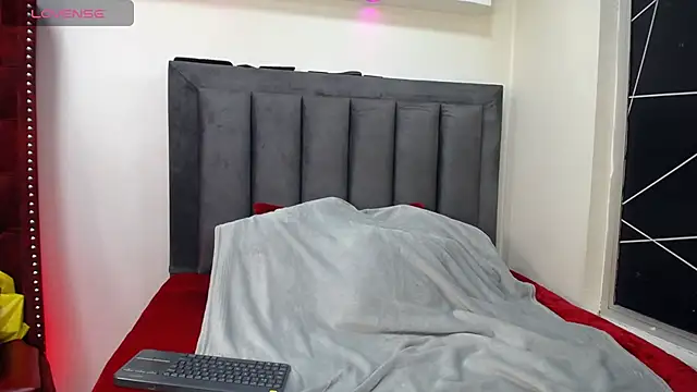 EmmaJhomson online show from 21, 11, 2025