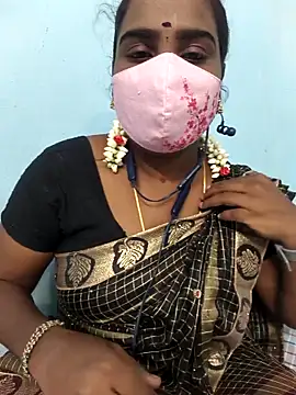 Snapshot of Tamil_riyalini12 chatting on 10, 10, 2025 Tamil riyalini12 online show from 10, 10, 2025