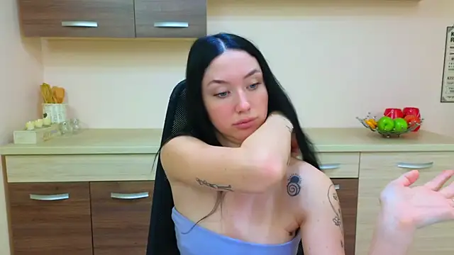 Snapshot of Ivanna__Rose chatting on 4, 12, 2025 Ivanna Rose online show from 4, 12, 2025