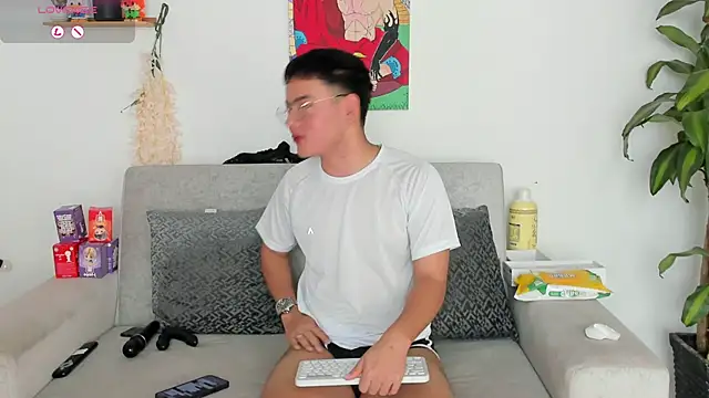 Snapshot of Young_Ben chatting on 13, 9, 2025 Young Ben online show from 13, 9, 2025