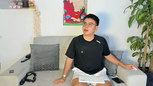 Snapshot of Young_Ben chatting on 8, 10, 2025 Young Ben online show from 8, 10, 2025