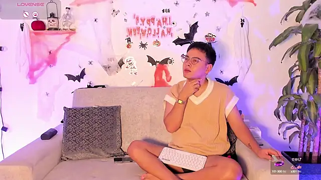 Snapshot of Young_Ben chatting on 19, 10, 2025 Young Ben online show from 19, 10, 2025