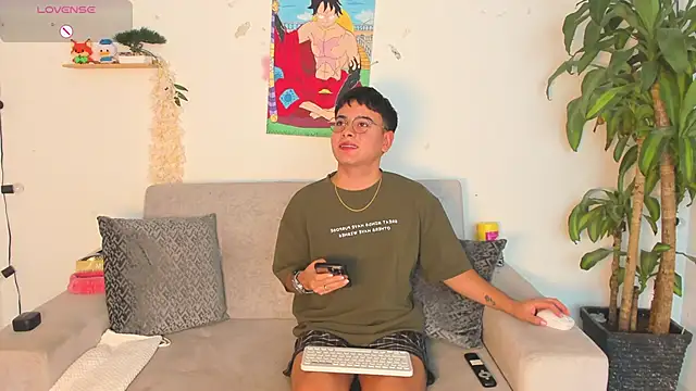 Snapshot of Young_Ben chatting on 29, 11, 2025 Young Ben online show from 29, 11, 2025