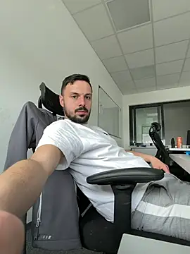 yourdreamboy17 online show from 10, 4, 2026