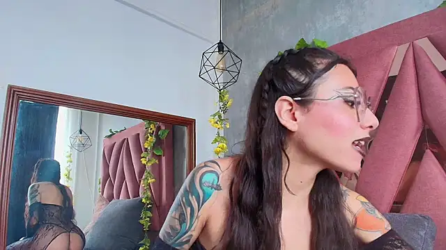viollettaa  online show from 2, 5, 2026