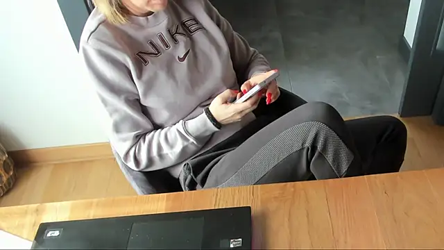 Horny mommy online show from 27, 2, 2025