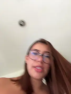 Snapshot of sara_calderon chatting on 10, 4, 2026 sara calderon online show from 10, 4, 2026