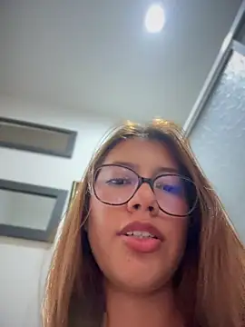 Snapshot of sara_calderon chatting on 18, 4, 2026 sara calderon online show from 18, 4, 2026