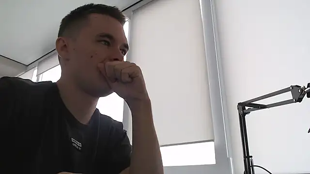 Snapshot of FreddyBredi chatting on 6, 10, 2025 FreddyBredi online show from 6, 10, 2025