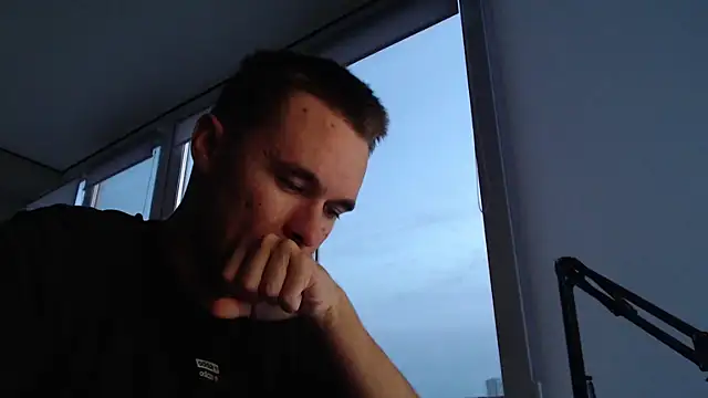 Snapshot of FreddyBredi chatting on 9, 10, 2025 FreddyBredi online show from 9, 10, 2025