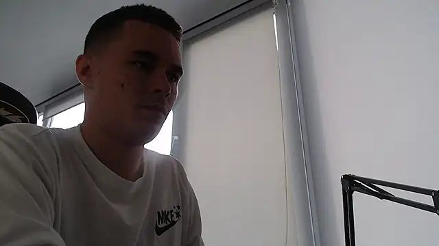 Snapshot of FreddyBredi chatting on 27, 10, 2025 FreddyBredi online show from 27, 10, 2025