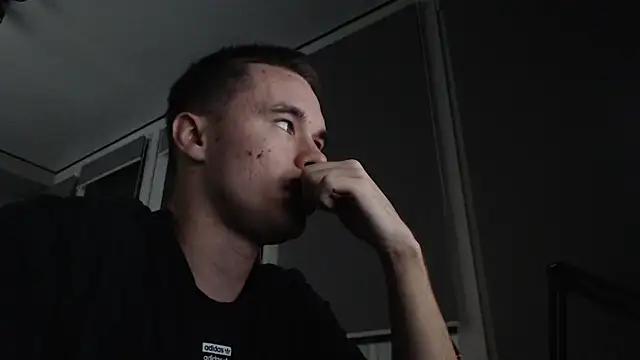 Snapshot of FreddyBredi chatting on 30, 10, 2025 FreddyBredi online show from 30, 10, 2025