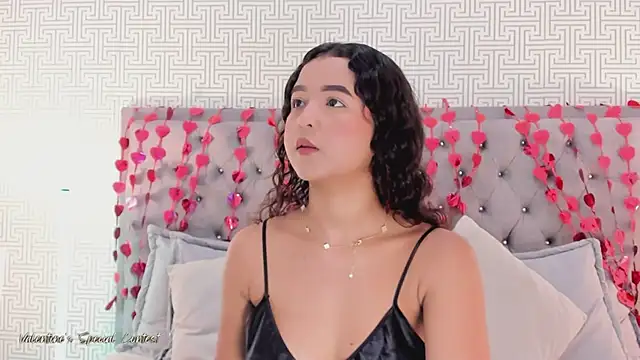 Evaa Lunna  online show from 28, 2, 2026