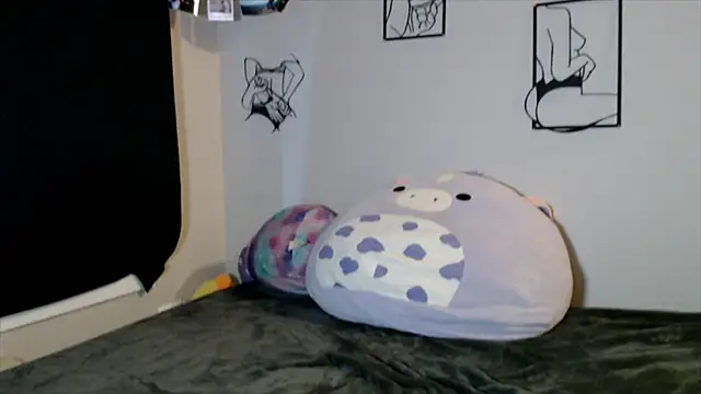 Snapshot of celeste_xxoo chatting on 4, 12, 2025 celeste xxoo online show from 4, 12, 2025