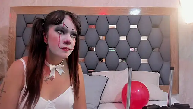 juliette pretty  online show from 17, 10, 2025