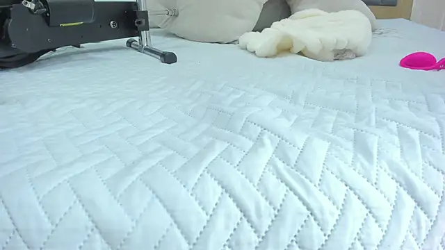 juliette pretty  online show from 22, 11, 2025