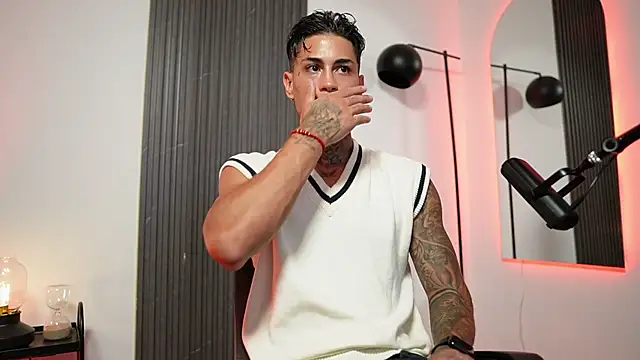 Snapshot of AxelVilla_ chatting on 9, 9, 2025 AxelVilla  online show from 9, 9, 2025