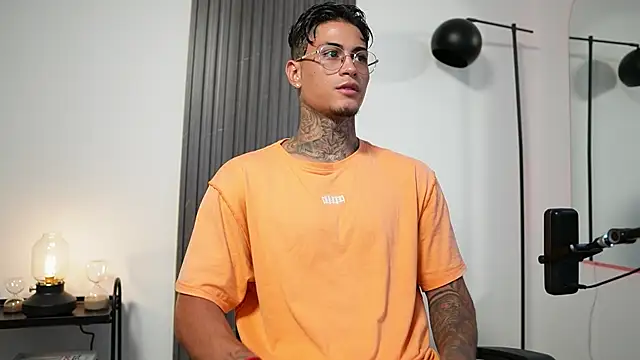 Snapshot of AxelVilla_ chatting on 10, 9, 2025 AxelVilla  online show from 10, 9, 2025