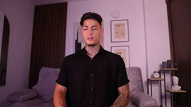 Snapshot of AxelVilla_ chatting on 12, 9, 2025 AxelVilla  online show from 12, 9, 2025