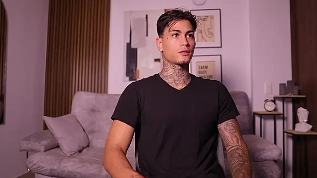 Snapshot of AxelVilla_ chatting on 1, 10, 2025 AxelVilla  online show from 1, 10, 2025