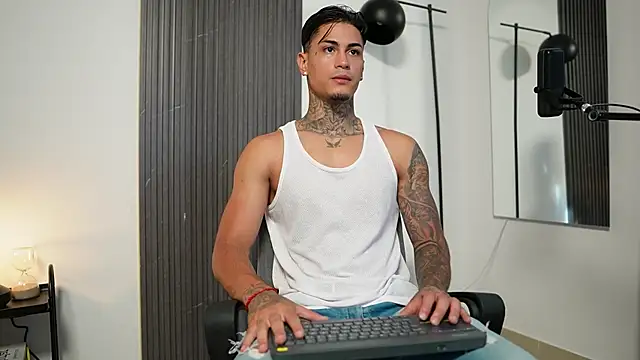 Snapshot of AxelVilla_ chatting on 3, 10, 2025 AxelVilla  online show from 3, 10, 2025