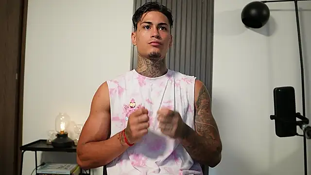 Snapshot of AxelVilla_ chatting on 8, 10, 2025 AxelVilla  online show from 8, 10, 2025