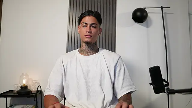 Snapshot of AxelVilla_ chatting on 9, 10, 2025 AxelVilla  online show from 9, 10, 2025