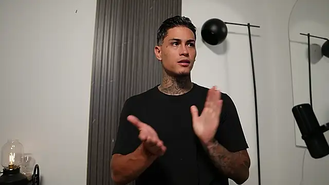 Snapshot of AxelVilla_ chatting on 10, 10, 2025 AxelVilla  online show from 10, 10, 2025