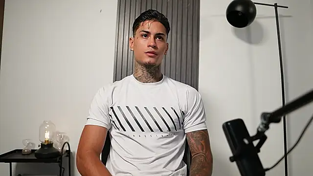 Snapshot of AxelVilla_ chatting on 15, 10, 2025 AxelVilla  online show from 15, 10, 2025