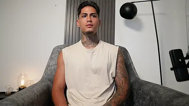 Snapshot of AxelVilla_ chatting on 16, 10, 2025 AxelVilla  online show from 16, 10, 2025